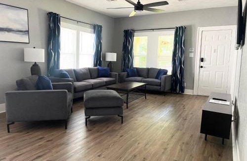 Lawton House | Lawton Comfortable 2-Bedroom Home near Fort Sill with free WiFi & Sleeps 4