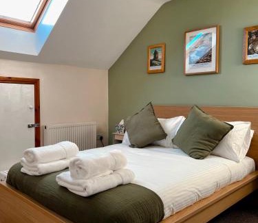 Belfast Apartment | Laxey place maisonette East Belfast -private parking, transport links