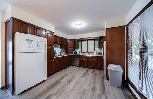 Lilburn House | LAY Back in the Lake House