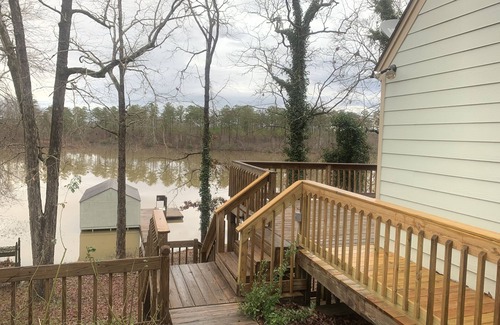 Columbiana House | Lay Lake House, life is better on the lake