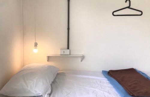 Nai Mueang Hostel | Lay Low AC Hostel Nr Airport Ubon ที่พัก เลโล