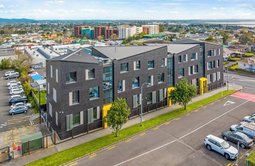 Avondale Cottage | Layard Apartments 513 - West Auckland Apartment