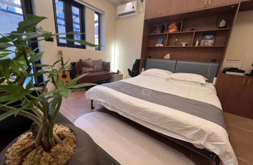 Downtown Shanghai House | LAYLiVE Good soundproofing Near the subway, US Consulate, Nanjing Road Jing'an Temple business district Convenient transportation Courtyard music