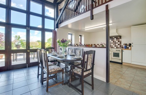 Attleborough House | Lays Barn - Three Bedroom House, Sleeps 6
