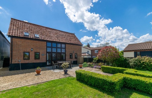 Attleborough House | Lays Barn - Three Bedroom House, Sleeps 6