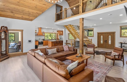 Logan Cabin | Lazaj Luxury Lodge With Saltwater Heated Pool