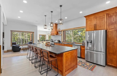 Logan Cabin | Lazaj Luxury Lodge With Saltwater Heated Pool