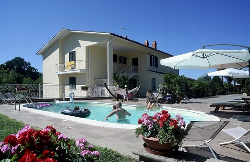 Viterbo House | Lazio, Viterbo, Holiday House with swimming pool and A. C. at 1 km. from the historical center