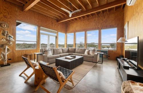 Llano House | Lazo House - Riverfront with Overlooking Llano River