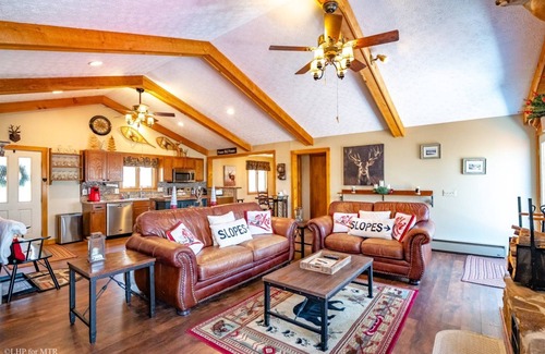 Old Timberline Ski Chalet | Lazy Bear - 637 Fern Lane Lazy Bear - 637 Fern Lane