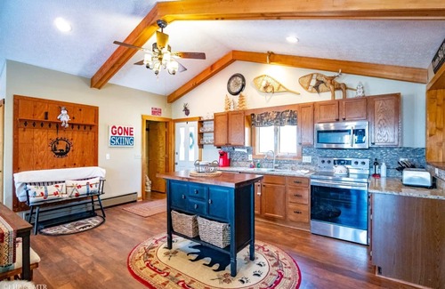 Old Timberline Ski Chalet | Lazy Bear - 637 Fern Lane Lazy Bear - 637 Fern Lane