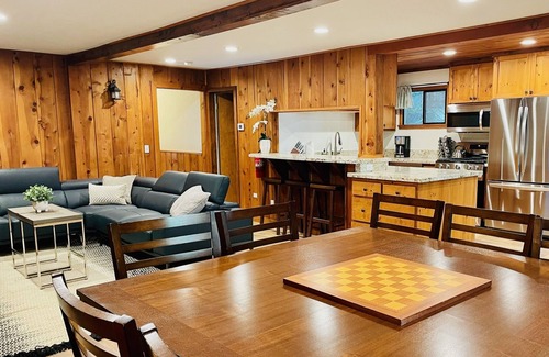 Donner Lake Woods House | Lazy Bear Bungalow Pet Friendly Lake Escape