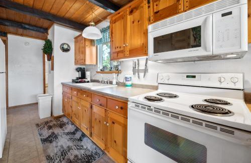 Woodlands House | Lazy Bear Cabin -Beautiful mountaineer style cabin with wood ceilings and beamed accents