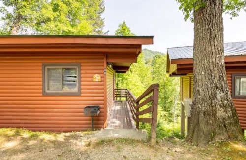 Bryson City House | Lazy Bear Cabin near Nantahala Outdoor Center and Bryson City