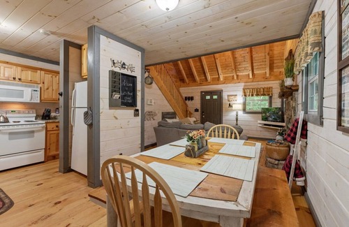 Epworth Cabin | Lazy Bear Cove - Blue Ridge, GA