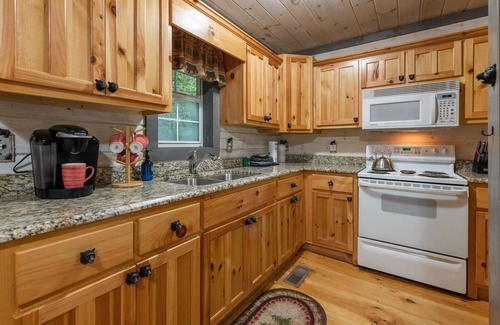 Epworth Cabin | Lazy Bear Cove - Blue Ridge, GA