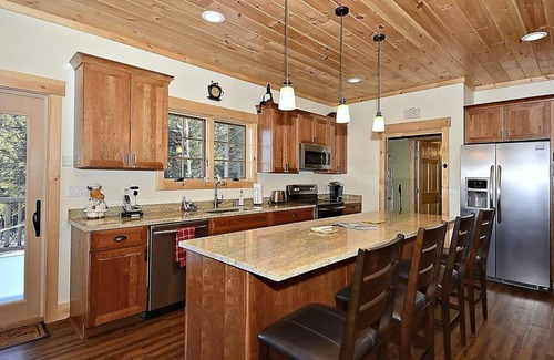 Morrisville Cabin | Lazy Bear Lodge: 4 br log home, fireplace, a/c, hot tub, pond & views!