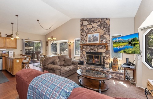 Upper Moonridge House | Lazy Bear Lodge by Destination Big Bear : Affordable! Near Slopes! Pool Table! BBQ! Wood Burning Fireplace!