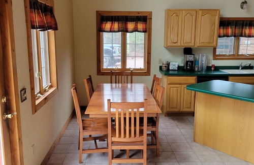 Merrillan Cabin | Lazy Bear Lodge family- friendly cabin near Lake Arbutus & Hatfield