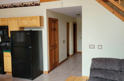 Merrillan Cabin | Lazy Bear Lodge family- friendly cabin near Lake Arbutus & Hatfield
