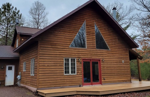 Merrillan Cabin | Lazy Bear Lodge family- friendly cabin near Lake Arbutus & Hatfield