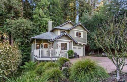 Guerneville House | Lazy Bear Lodge Hot Tub Dog Friendly BBQ Grill Forest Views