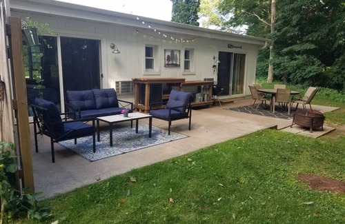 Lake Tomahawk Condo | Lazy Bear Lodge with Boat Slip on Lake Tomahawk