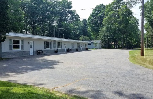 Lake Tomahawk Condo | Lazy Bear Lodge with Boat Slip on Lake Tomahawk