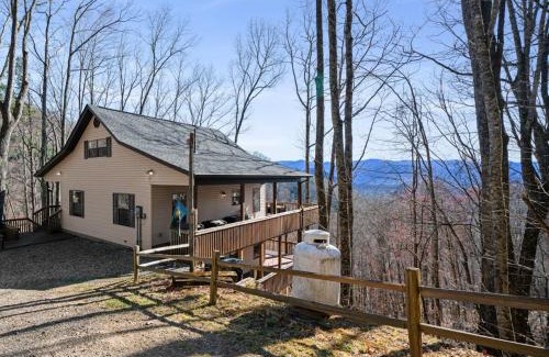 Whittier House | Lazy Bear Retreat Mountain Views-Hot Tub-FirePit