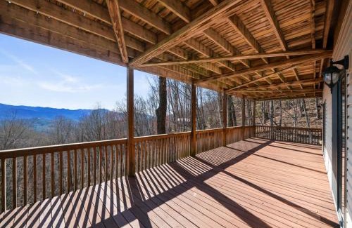 Whittier House | Lazy Bear Retreat Mountain Views-Hot Tub-FirePit