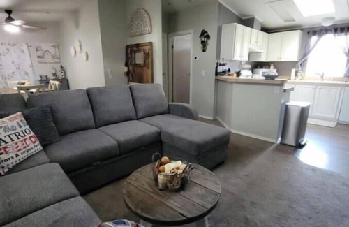 Los Alamos House | Lazy Dayz Retreat