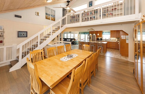 Sandbridge House | Lazy Daze - 7 bedroom with swimming pool and dock on the bay
