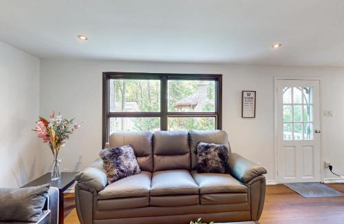 Wasaga Beach House | Lazy Daze (House 2)