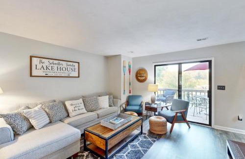 Goodview House | Lazy Daze Lakeside Retreat