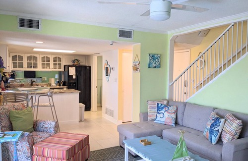 Sunnyside Condo | Lazy Daze-Perfect getaway from the hustle and bustle of every day life!