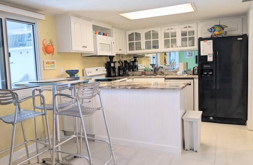 Sunnyside Condo | Lazy Daze-Perfect getaway from the hustle and bustle of every day life!