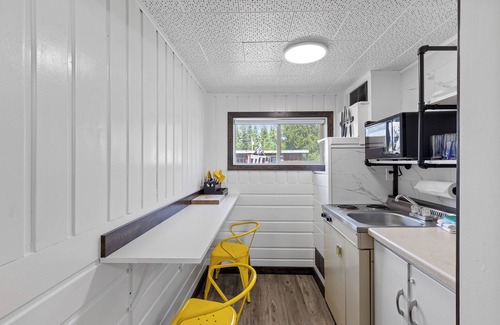 West Yellowstone Hotel | Lazy Duck Inn #18 Two Bedroom/Kitchen