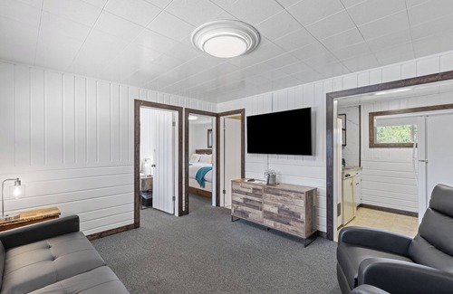 West Yellowstone Hotel | Lazy Duck Inn #19 2 Bedroom w/Kitchen