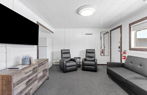 West Yellowstone Hotel | Lazy Duck Inn #19 2 Bedroom w/Kitchen