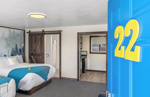 West Yellowstone Hotel | Lazy Duck Inn Room #22
