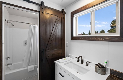 West Yellowstone Hotel | Lazy Duck Inn Room #23