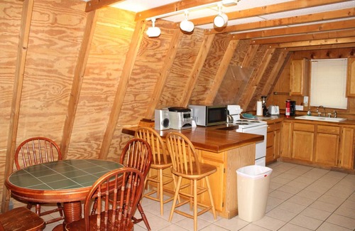 Logan Cabin | Lazy Lane Cabins - Pleasant View