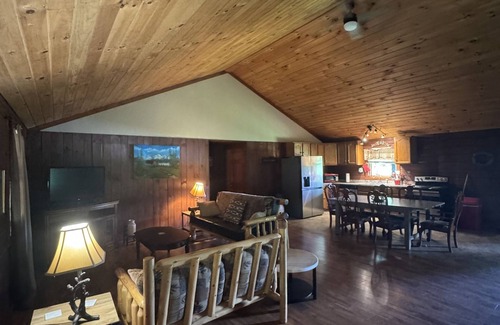 McArthur Cabin | Lazy Lane Cabins - Rustic Way