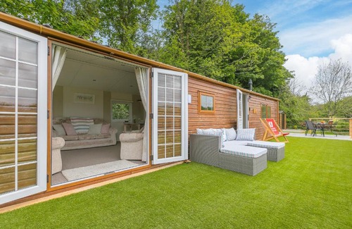 Redruth House | Lazy Lodge