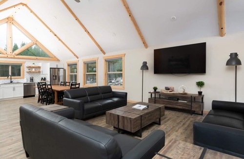 Valemount House | Lazy Moose Cabin Rental