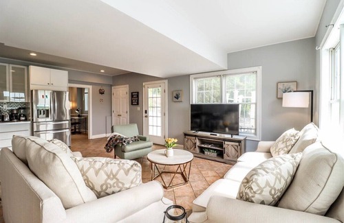 Stratford Apartment | Lazy River Escape