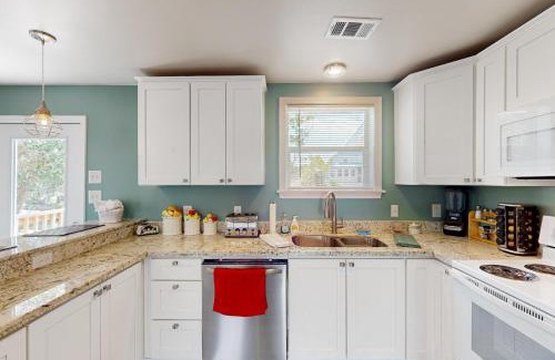 Shoreline Park House | Lazy River, Lazy Days