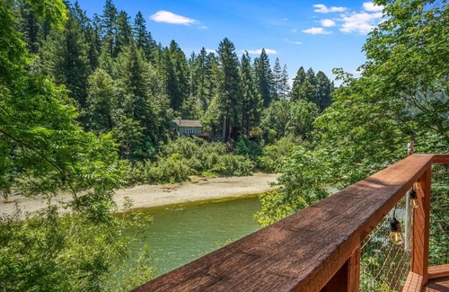 Guerneville House | Lazy River Lodge - Hot Tub On the River Kayaks