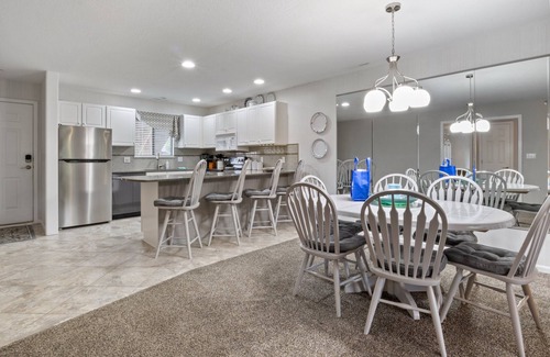 Osage Beach Condo | LazyDays Pet-Friendly Condo w/Pool & Playground at 3M