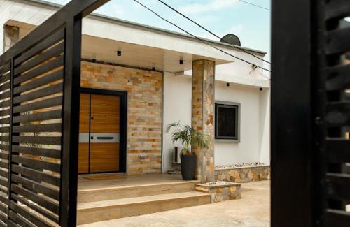 Tema Apartment | LBA Plush Apartment
